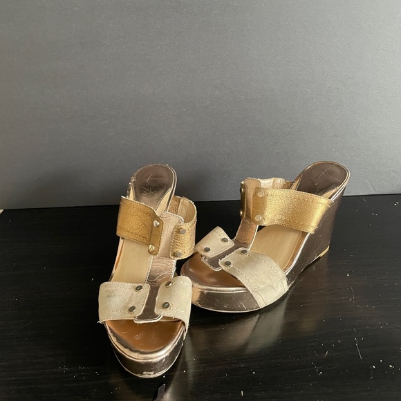 Mark Fisher, gold and leather wedges - Picture 2 of 3